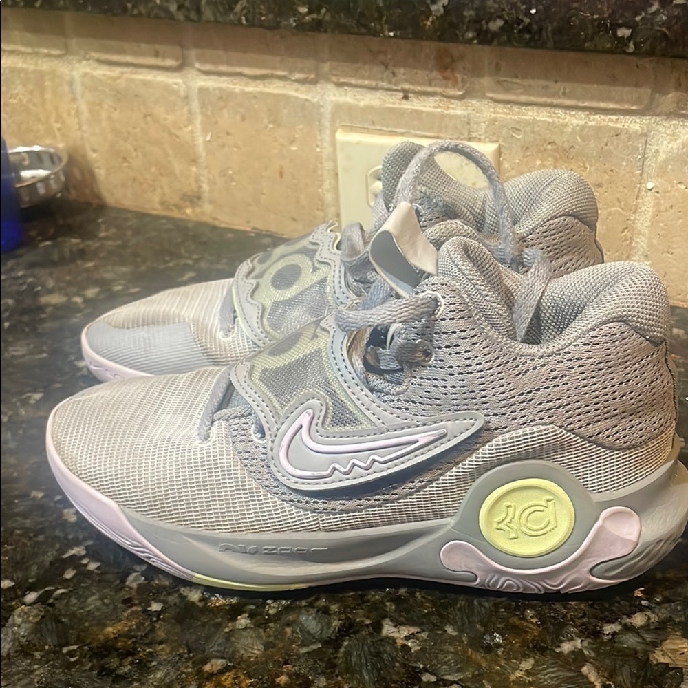 Nike Trey 5 KD Basketball Shoes! Size 6